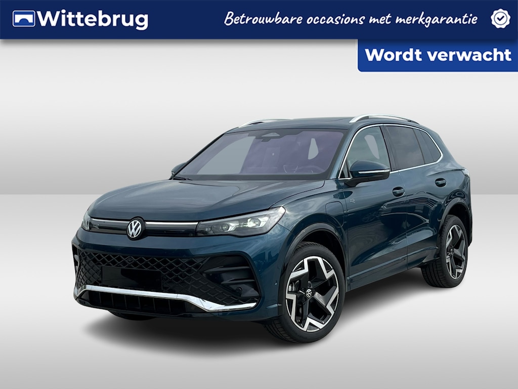 Volkswagen Tiguan 1.5 eHybrid 272pk DSG R-Line Edition / Panoramadak / App-Connect / Voorstoelen met massagefunctie / Head-Up Display / Resterende Fabrieksgarantie tot 02-02-2031 / 19''LMV