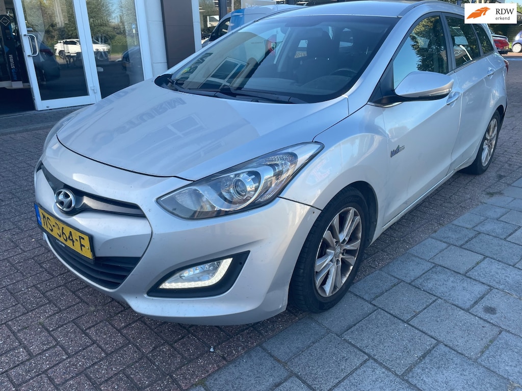 Hyundai i30 Wagon 1.6 CRDi, ZIE FOTO'S RONDOM SCHADE!
