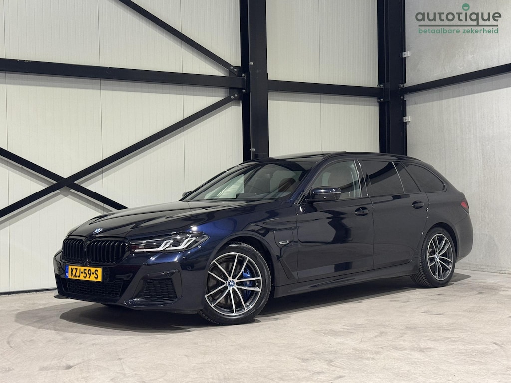 BMW 5-Serie Touring 530e xDrive M-pakket | panorama | hud | leder | trekhaak |