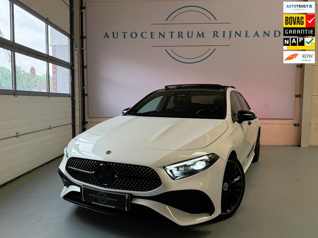 Mercedes-Benz A-klasse 180 AMG Black Line, Automaat, Panoramadak, Navi, Camera