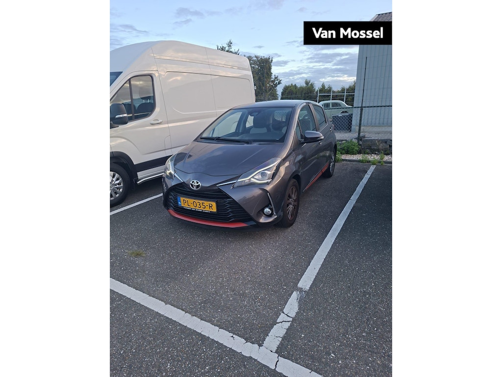Toyota Yaris 1.5 VVT-i Design Red | Automaat | Cruise Control | Camera | Climate Control |