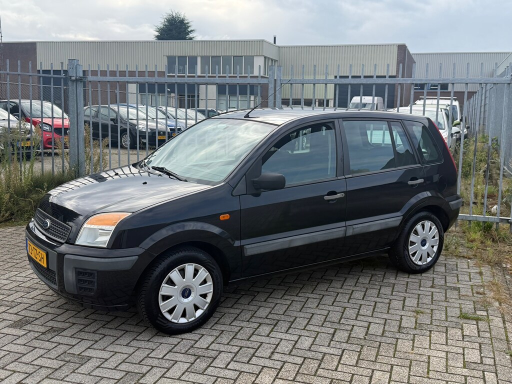 Ford Fusion 1.4-16V Champion 5 deurs HOGE INSTAP! NL AUTO NAP! NIEUWE APK EN KLEINE BEURT! Airco l Trekhaak l Elek pakket! NETJES!