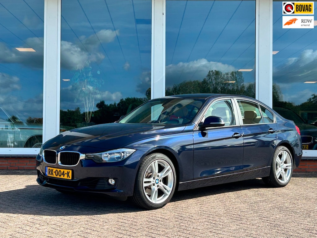 BMW 3-Serie 328i High Executive - Leder - Navi - 18 inch - PDC