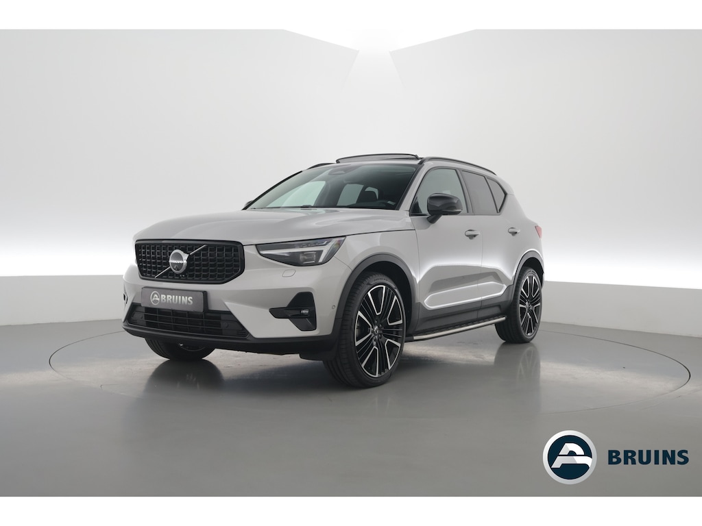 Volvo XC40 2.0 B4 Ultimate Dark | Pano-dak | Trekhaak | 360 camera | ACC | Standkachel | Pixel LED |
