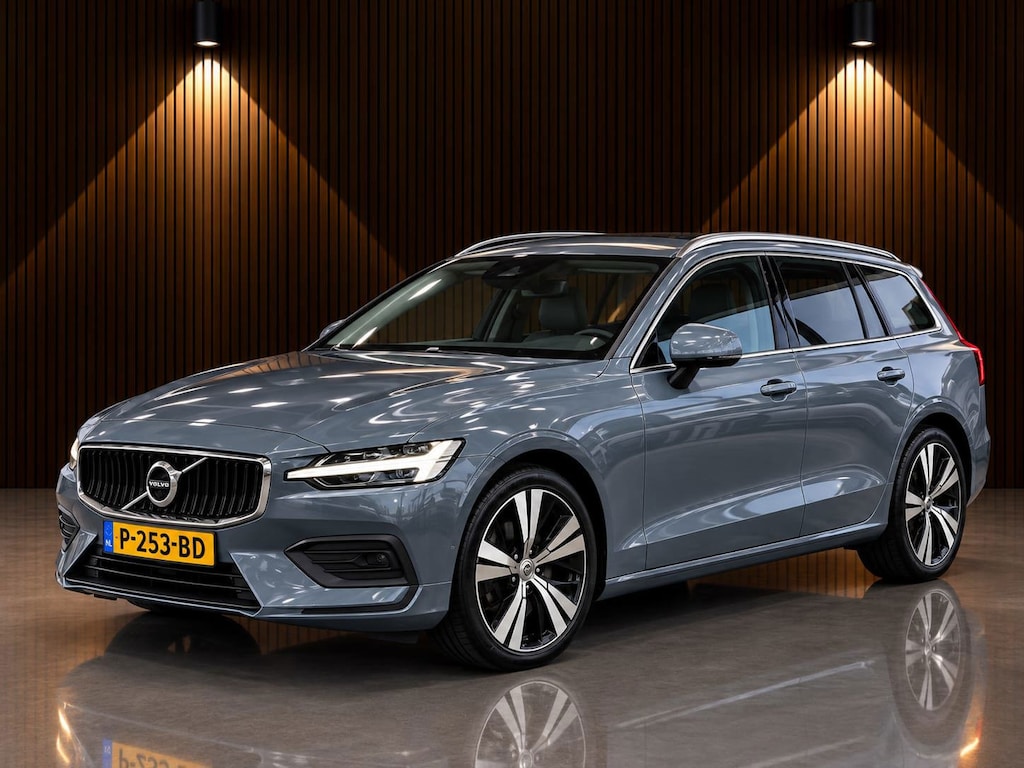 Volvo V60 2.0 B3 Momentum Thunder Grey Met. Leder, Camera