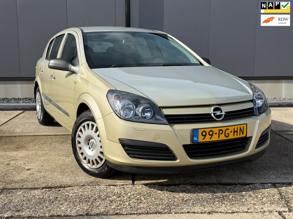 Opel Astra 1.8 Essentia AUTOMAAT / TREKHAAK / AIRCO