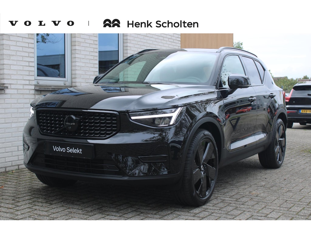 Volvo XC40 B4 Plus Black Edition | Panoramadak | Trekhaak | Verwarmbare voorstoelen, stuurwiel en voorruit | 360 graden camera | Premium audio by Harman Kardon | Apple carplay/Android auto