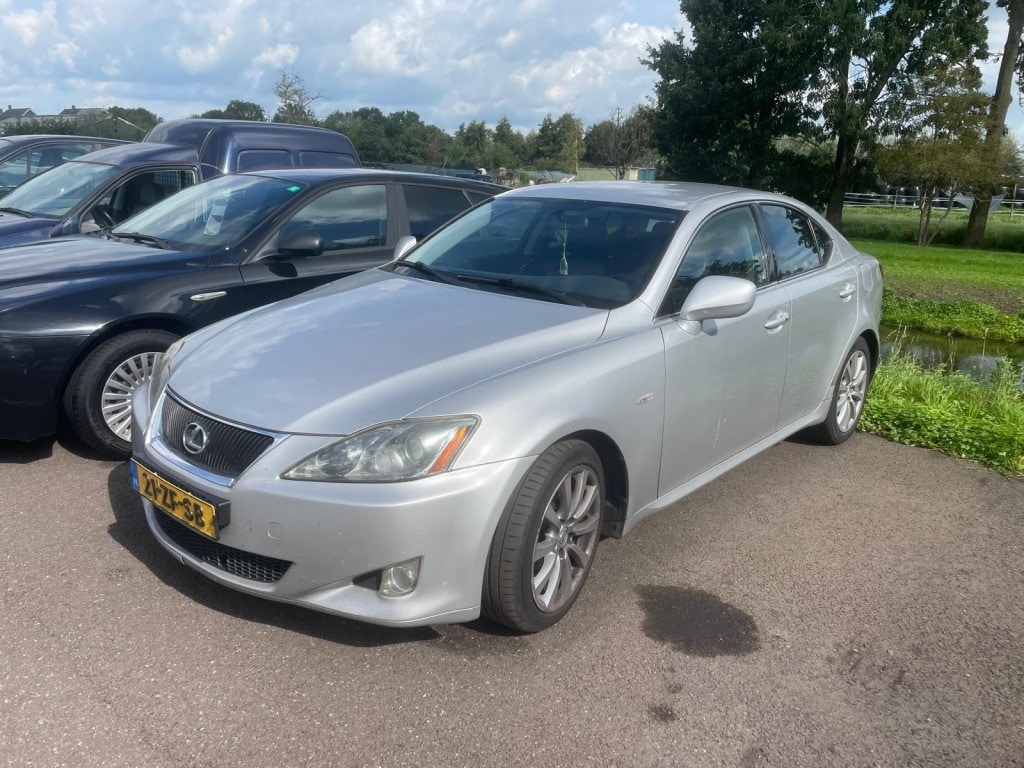 Lexus IS 250 BUSINESS (Uitlaat kapot)