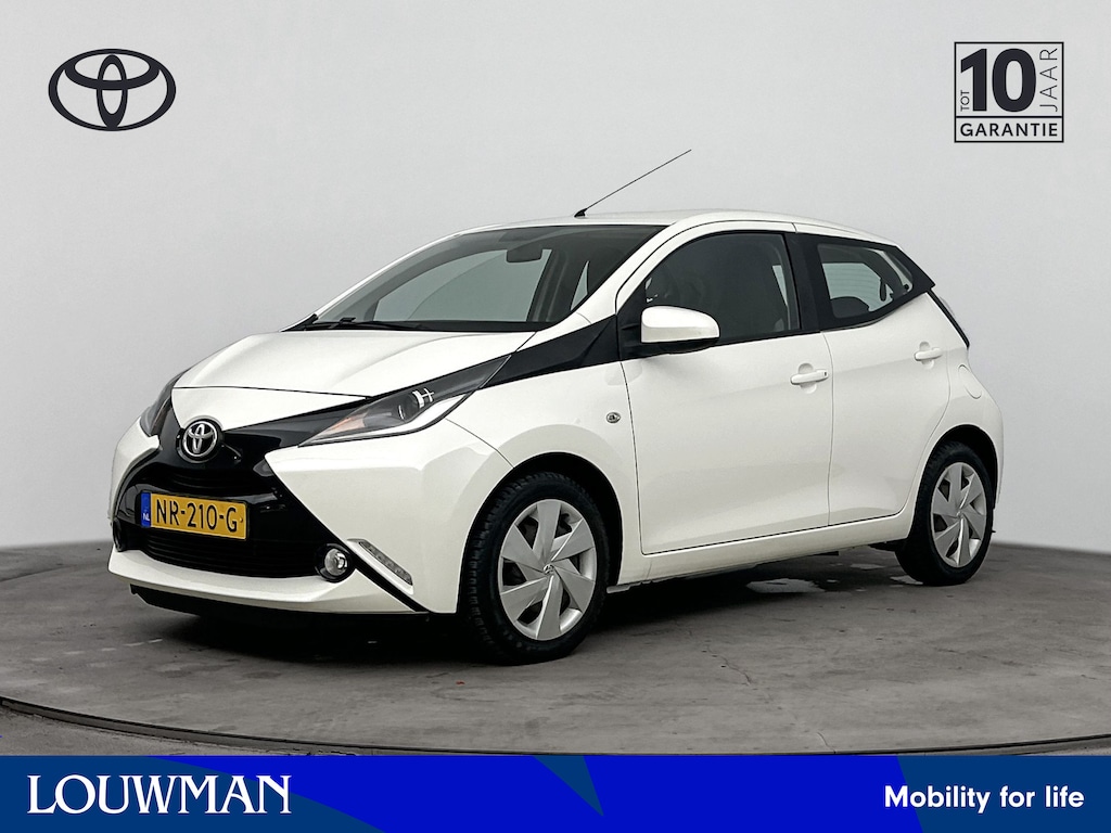 Toyota Aygo 1.0 VVT-i x-play | Dealer onderhouden | Navigatie | Airco | Achteruitrijcamera | Bluetooth |
