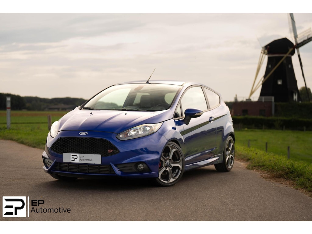 Ford Fiesta 1.6 ST2|H&R|Leder|Stoelverwarming|Camera|Cruise