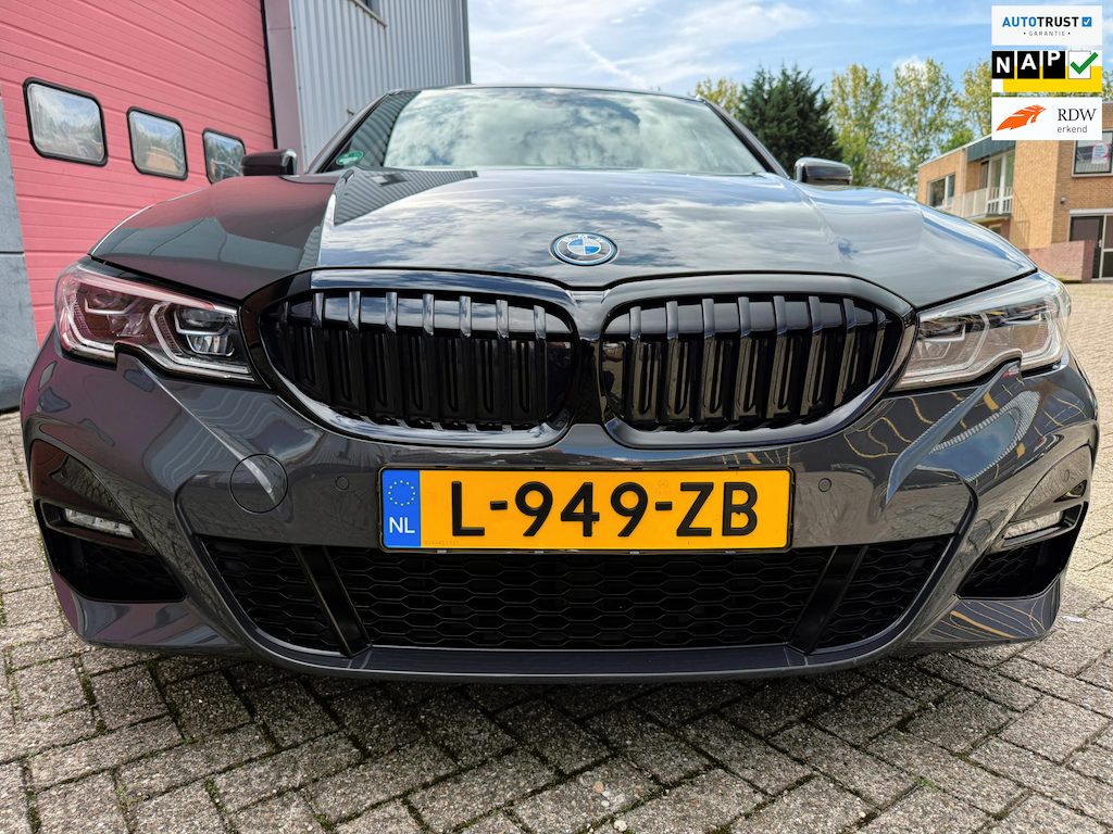 BMW 3-Serie 330e Business Edition Plus Gecombineerd 292PK