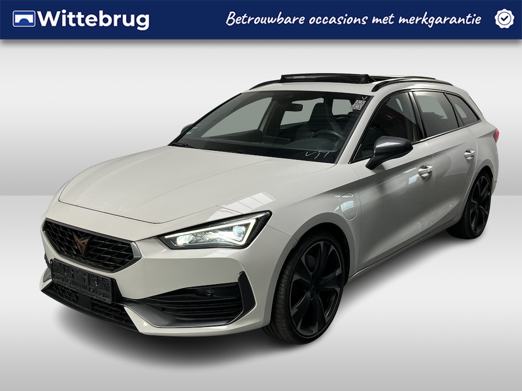CUPRA Leon Sportstourer 1.4 e-Hybrid VZ Performance / AUTOMAAT/ 245 PK/ PANO/ ACC/ PARK.SENSOREN/ STUURVERWARM./ KEYLESS/ RIJ-MODI/ DIGITAL DASH/ DODEHOEK/ NAVI/ DAB/ CLIMA/ LED/ 19'' LMV