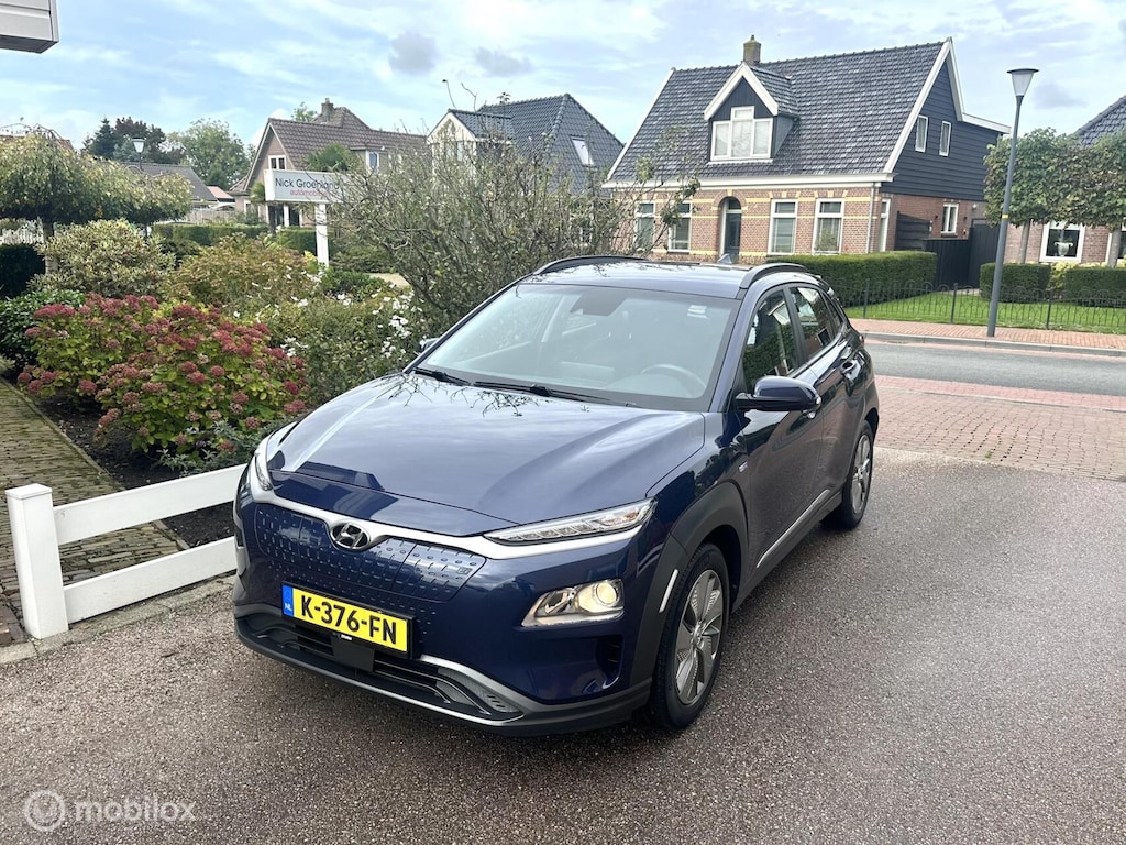 Hyundai Kona Electric EV Comfort Smart 64 kWh 3-FASE SNELLADEN SOH 100% WARMTEPOMP CARPLAY ACHTERUITRIJ CAMERA NETTE AUTO!!