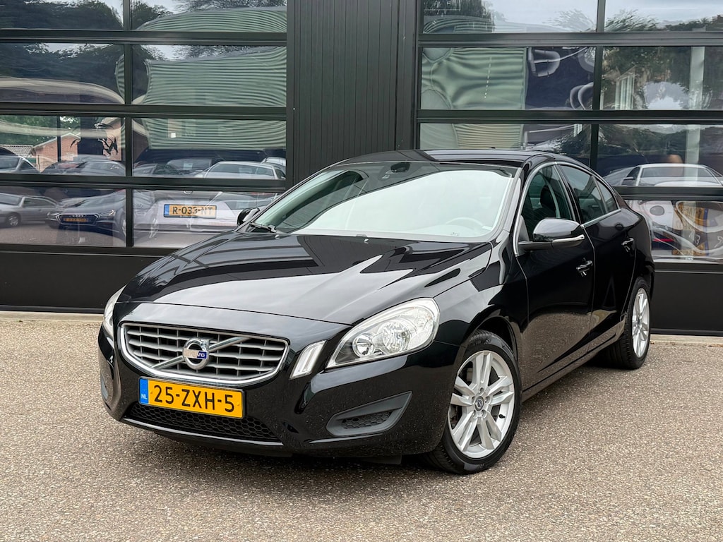 Volvo S60 1.6 T3 Momentum Clima Navi Aut.
