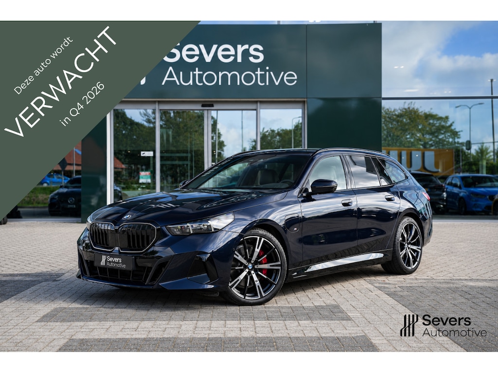 BMW 5-Serie Touring 530e xDrive M Sport Edition | Trekhaak | Driving Assistant Plus | Bowers & Wilkins Surround Sound System | Parking Assistant Plus | BMW Iconic Glow | Travel Pakket |
