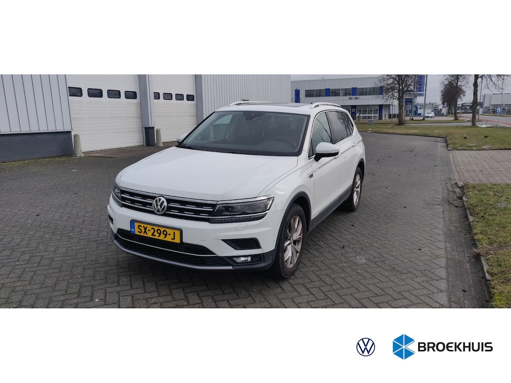 Volkswagen Tiguan Allspace 1.4 TSI Highline l Pano Dak l Trekhaak Elektr. l 18" l Elektr. Klep l Climate Control l Luxe Bekleding l Camera l
