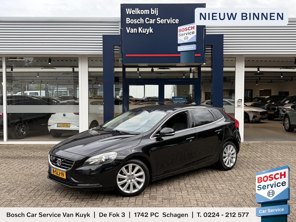 Volvo V40 1.6 T4 Summum / NL-Auto / Vol-Leder / Panodak / Adaptive Cruise-Control / Stoelverwarming / Dodehoek-Detectie / Adaptieve-Koplampen / Radio-Bluetooth / Navi / PDC met Camera / 17'' LMV / All-Seasons / ENZ.
