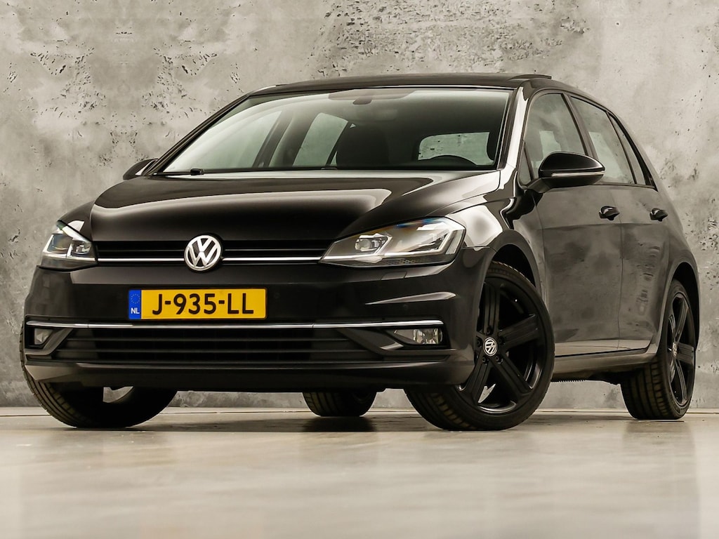 Volkswagen Golf 1.5 TSI Highline R 150Pk Automaat (PANORAMADAK, APPLE CARPLAY, GROOT NAVI, ALCANTARA, STOELVERWARMING, SPORTSTOELEN, PARKEERSENSOREN, ADAPTIVE CRUISE, MASSAGE, NIEUWE APK, NIEUWSTAAT)