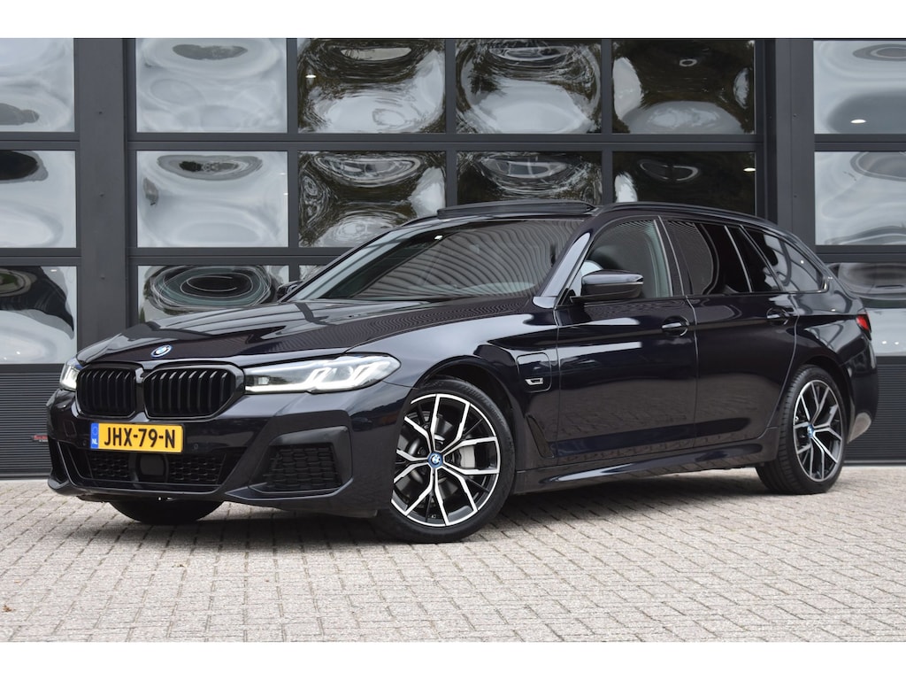BMW 5-Serie Touring 530e Business Edition Plus SOH 90,3% '22 Laser Light Pano M Pakket Leder Clima Navi Cruise Inruil mogelijk
