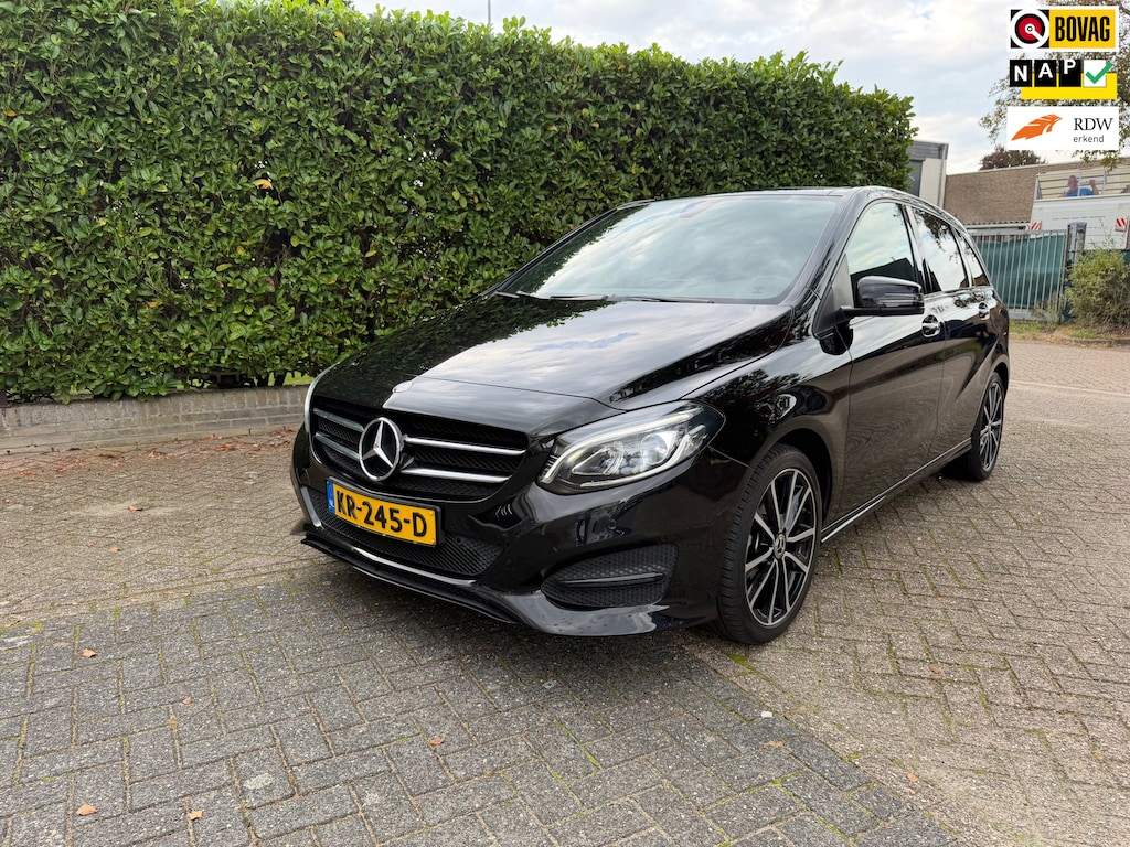 Mercedes-Benz B-klasse 180 Automaat Ambition Urban Sport Night / Panorama dak / Trekhaakj / 18 inch