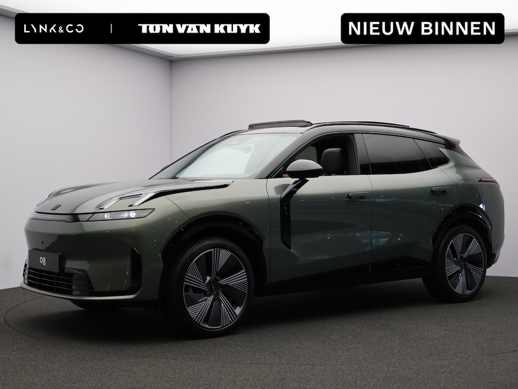 Lynk & Co 08 1.5 More / Panoramadak / 360 Camera / Harman Kardon audio / Massage + Ventilatie voorstoelen / Stuur+Voorstoelen+Achterbank Verwarmd / 21-Inch /
