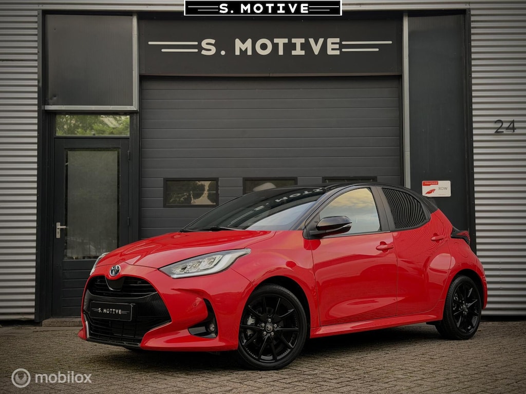 Toyota Yaris 1.5 Hybrid Launch Edition Nieuw! Camera, Stoelverwarming, Btw Auto, Led, Apple CarPlay en Android Auto.