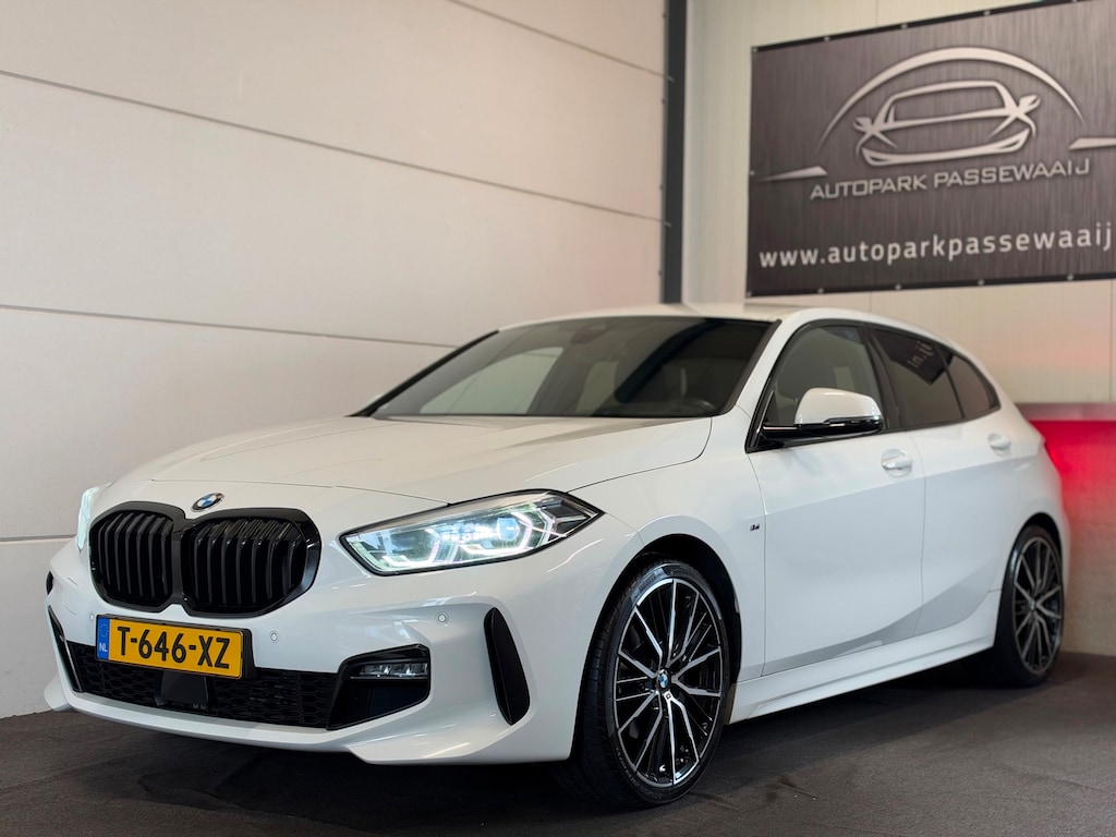 BMW 1-Serie 118i M-Pakket High Executive Cruise Control, Apple Carplay, Sfeerverlichting, Stuurverwarming, Virtual Cockpit, Airco