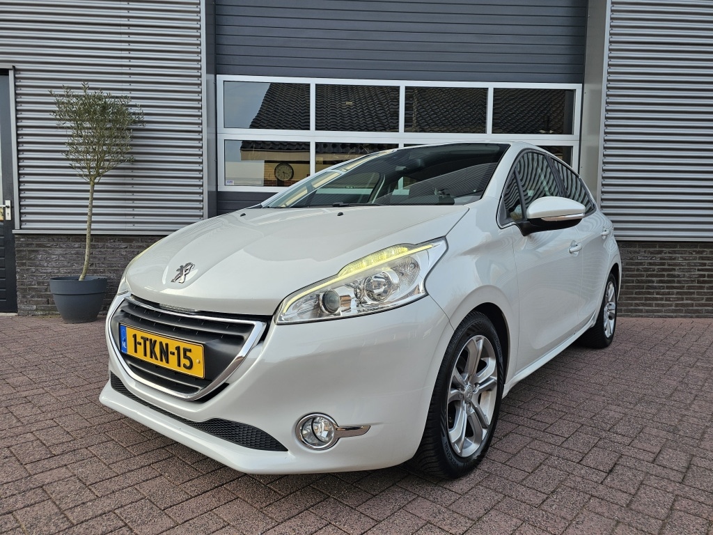 Peugeot 208 | NL Auto | Airco | LM Velgen | 1.6 e-HDi Blue Lease