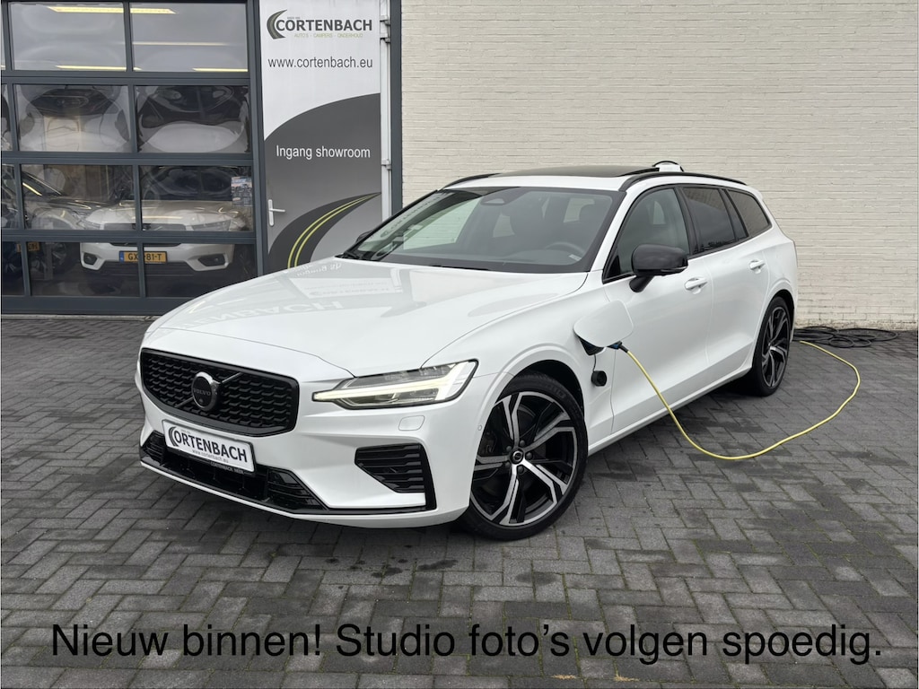 Volvo V60 2.0 T8 Plug-in hybrid AWD Ultimate Dark | Zwenkbare trekhaak | Panoramadak | Stoelmassage + verkoeling | Memory | Head-up |