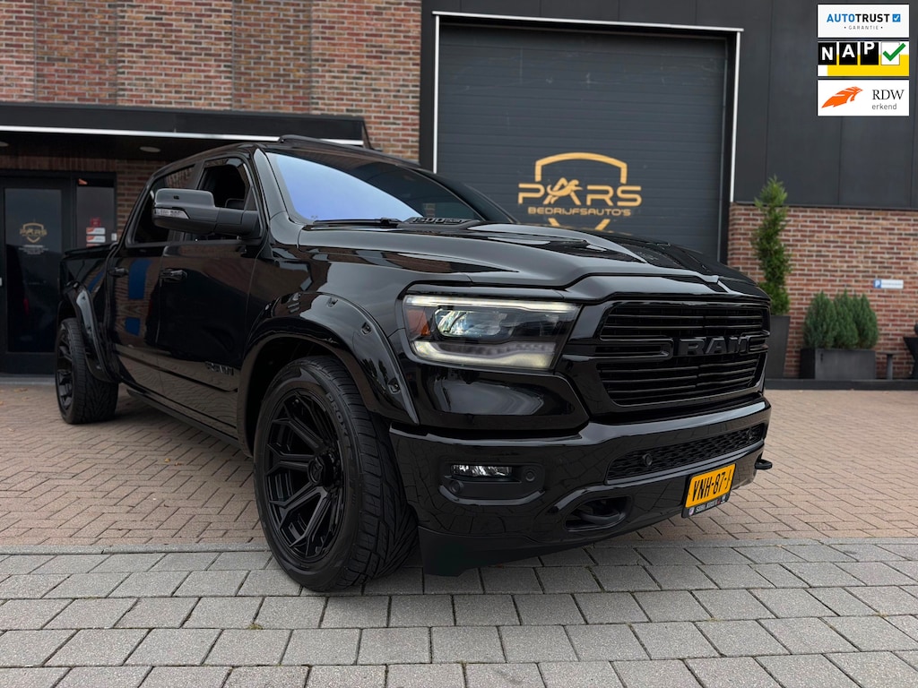 Dodge Ram 1500 5.7 V8 4x4 Crew Cab 401PK Laramie Bom volle opties Pano Groot Navi breed set velgen zeer nette!!