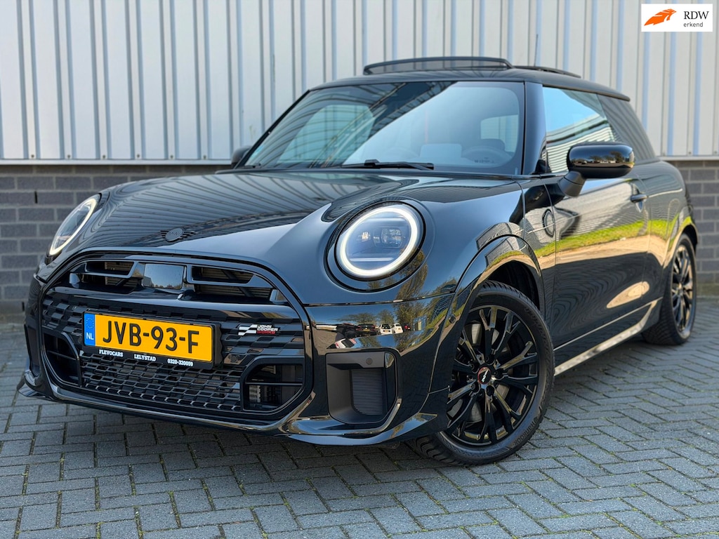 MINI Cooper Mini 1.5 C Classic M John Cooper Works |Pano|Automaat|HeadUp|Carplay|Dodehoek|