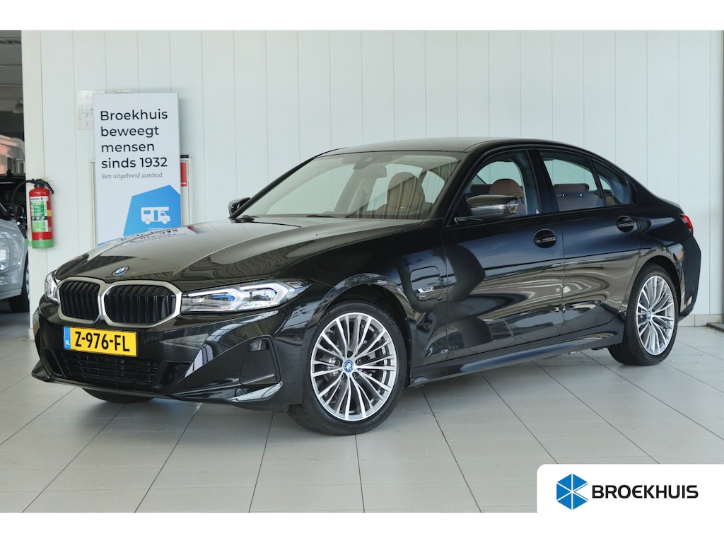 BMW 3-Serie 330e xDrive | SOH 100% | Cruise Control | Stoelverwarming | Head-up | Leder | Memory | Camera | Carplay | Keyless | HiFi