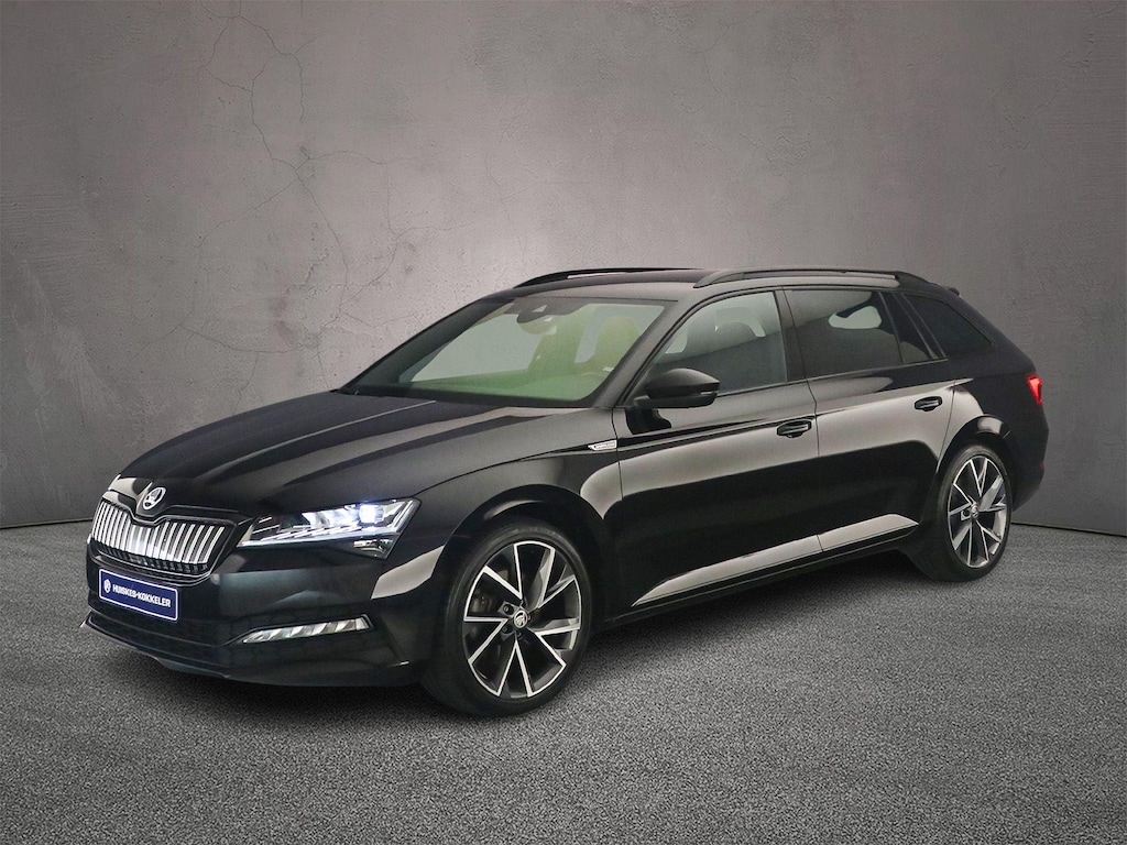 Skoda Superb Combi Sportline Business 1.4 TSI PHEV 218pk DSG Automaat Trekhaak, 360 camera, Verwarmde voorruit, Adaptive cruise control, Navigatie, Achteruitrijcamera