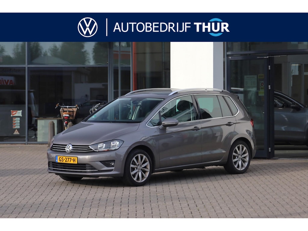 Volkswagen Golf Sportsvan 1.2 TSI Highline 110PK / 81kW DSG, Wegklapbare trekhaak, 17" LMV, achteruitrijcamera (Rear View), parkeersensoren voor en achter (PDC), Executive Pakket (navigatie, Bluetooth telefoonvoorbereiding), privacy glas, DAB+, cruise control, elektrisch verstel- en verwarmbare buitenspiegels, licht- en regensensor, reservewiel, 2-zone climatronic etc.