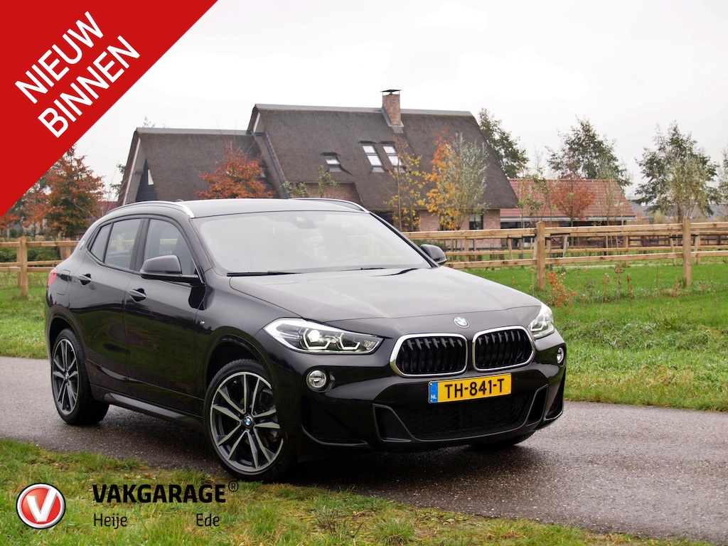 BMW X2 sDrive18i High Executive | M-pakket | Camera | Navi | Afneembare Trekhaak | NL-Auto |