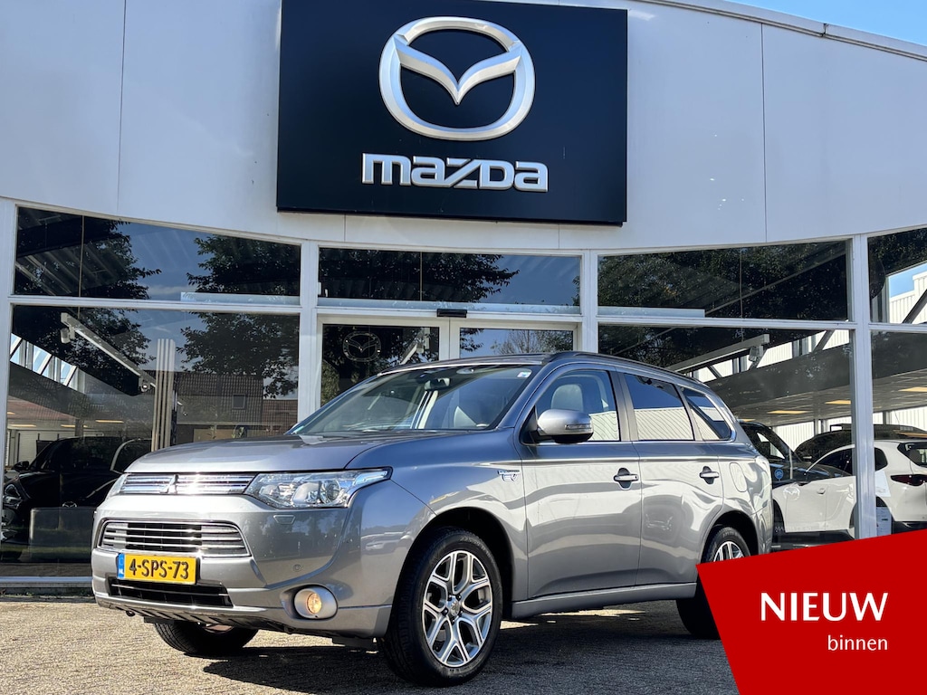 Mitsubishi Outlander 2.0 PHEV Instyle NL-Auto, Keurig onderh., 4WD, Hybride, Leer, Navigatie, Schuif kantel dak, Trekhaak, Cruise Controle, Alarm, A-Rij-Camera . Electr. Achterklep.