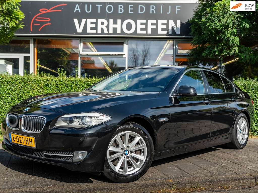 BMW 5-Serie 528i High Executive | M STYLING | XENON | STOELVERWARMING | CRUISE / CLIMATE | NAVIGATIE | LEDER |