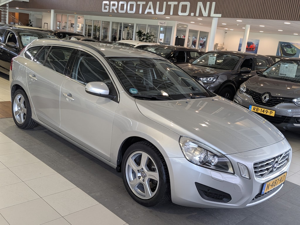 Volvo V60 1.6 T3 R-Design Airco, Cruise Control, Trekhaak, Stuurbekrachtiging