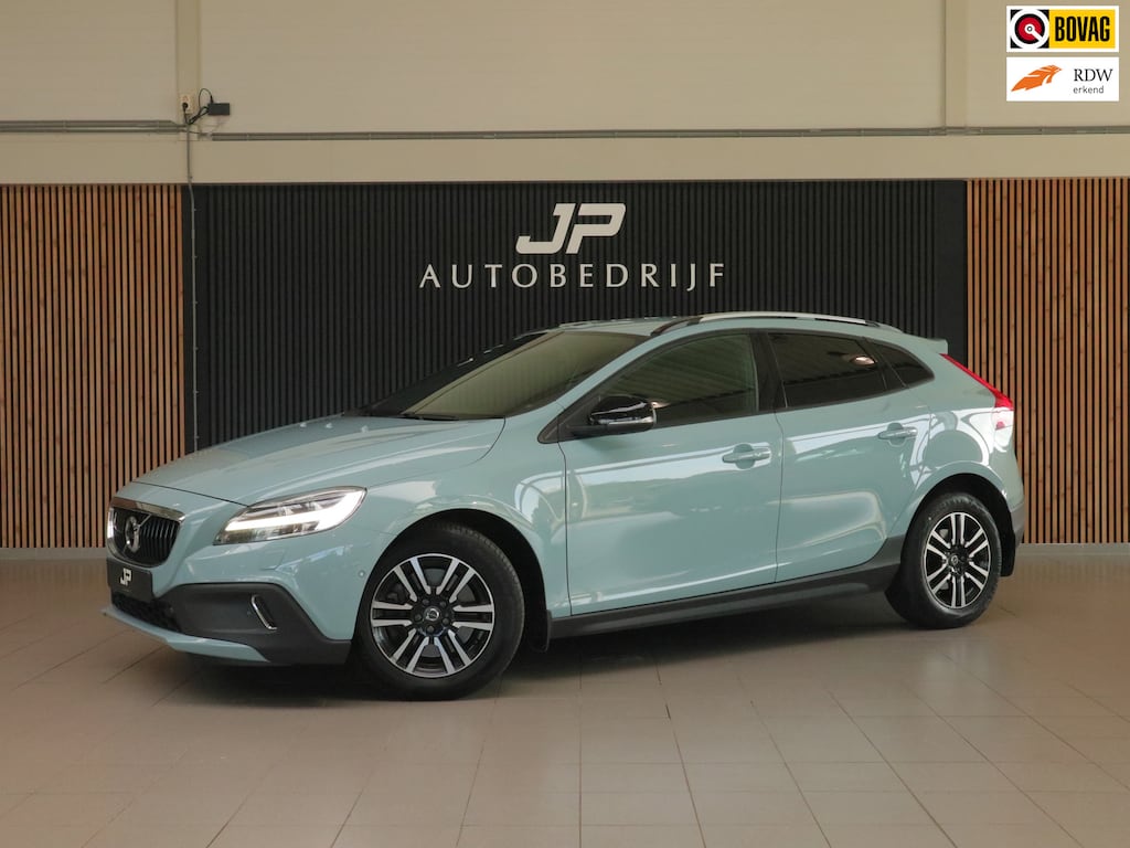 Volvo V40 Cross Country 1.5 T3 Summum AMAZON BLUE|ADAPT.CRUISE|BLIS|LEDER|STOELVERWARMING V&A|HARMAN/KARDON|PDC|2 Sets LM-VELGEN
