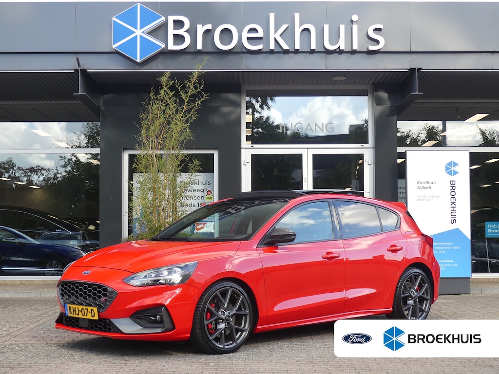 Ford Focus 2.3 EcoBoost ST-3 | PANORAMADAK | KLEPPENSYSTEEM MET AFSTANDSBEDIENING | ADAPTIVE CRUISE | DODEHOEKDETECTIE | CAMERA | STOEL+STUUR+VOORRUITVERWARMING | PARKEERSENSOREN V+A | ELEKTRISCHE VERSTELB STOEL | APPLE CARPLAY / ANDROID AUTO | LMV 19" |