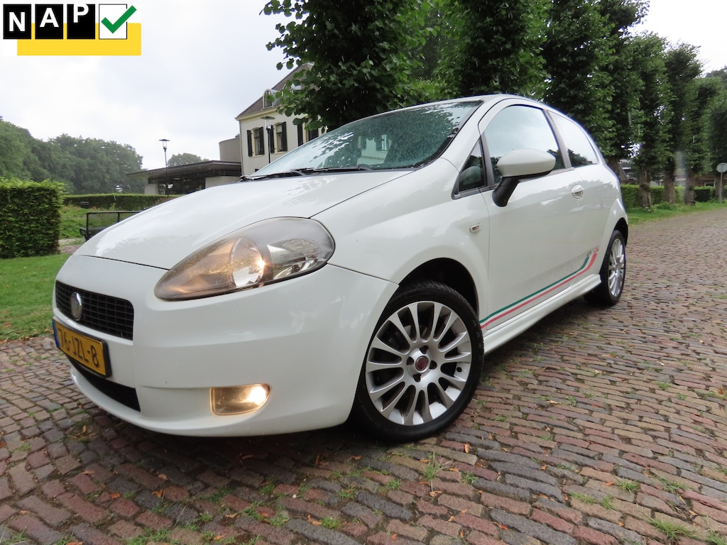 Fiat Punto Grande 1.4 NeroBianco Airco Cruiseontrol Lm Velgen***Apk t/m 30-9-2026***