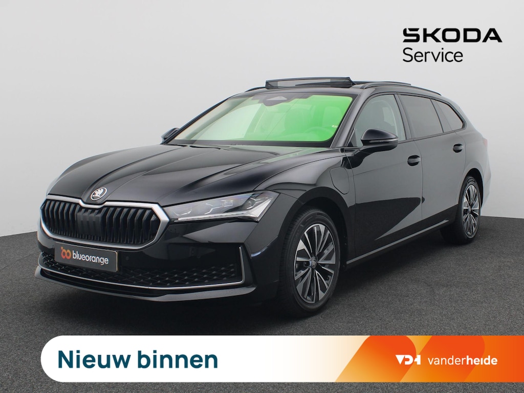 Skoda Superb Combi 1.5 TSI PHEV Business Edition 204PK DSG Panoramadak, Canton Audio, Virtual Pedal, 17" LM Velgen, Keyless, Achteruitrijcamera, Head-Up Display, Matrix LED Verlichting