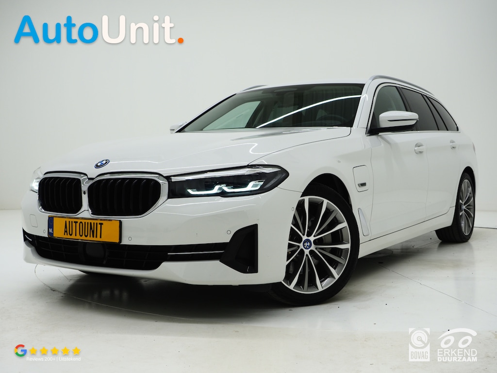 BMW 5-Serie Touring 530e High Executive | Leder | Trekhaak | Harman/Kardon | 360 | HUD | Memory | Sfeerlicht | Carplay
