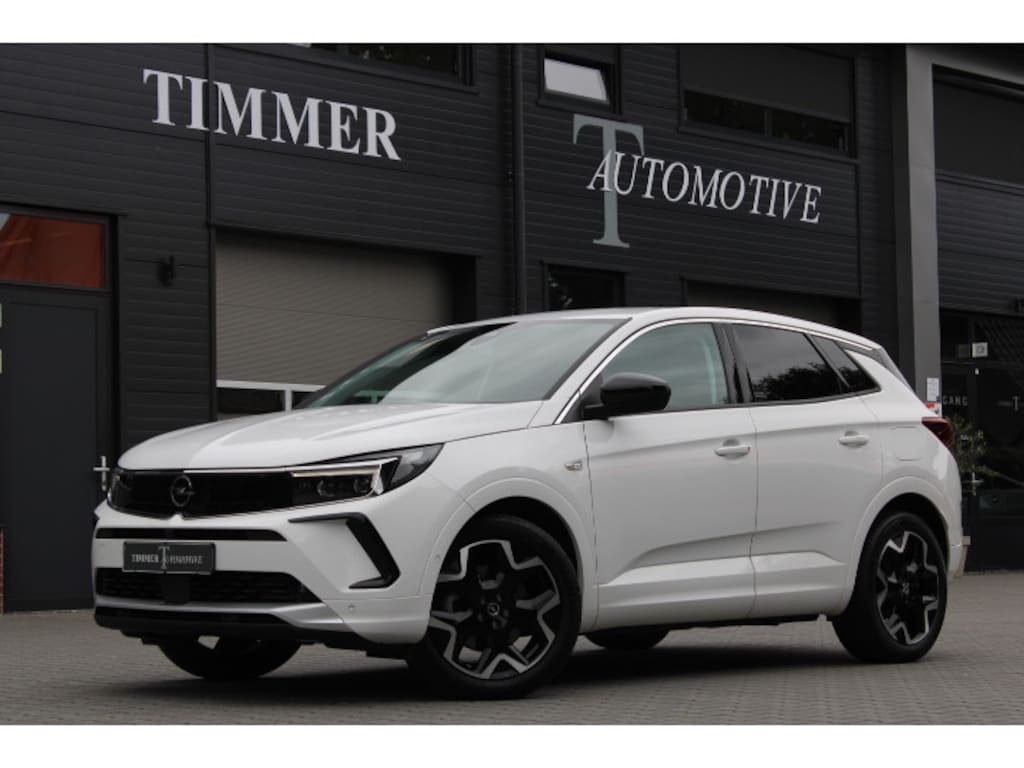 Opel Grandland 1.6 Turbo Plug-In Hybrid 225 pk + Business Elegance + Weinig kilometers + 19 Inch + Luxe Stoelen + 360 Camera + Adaptieve cruise + Stoel/stuurverwarming + Leuke uitvoering!