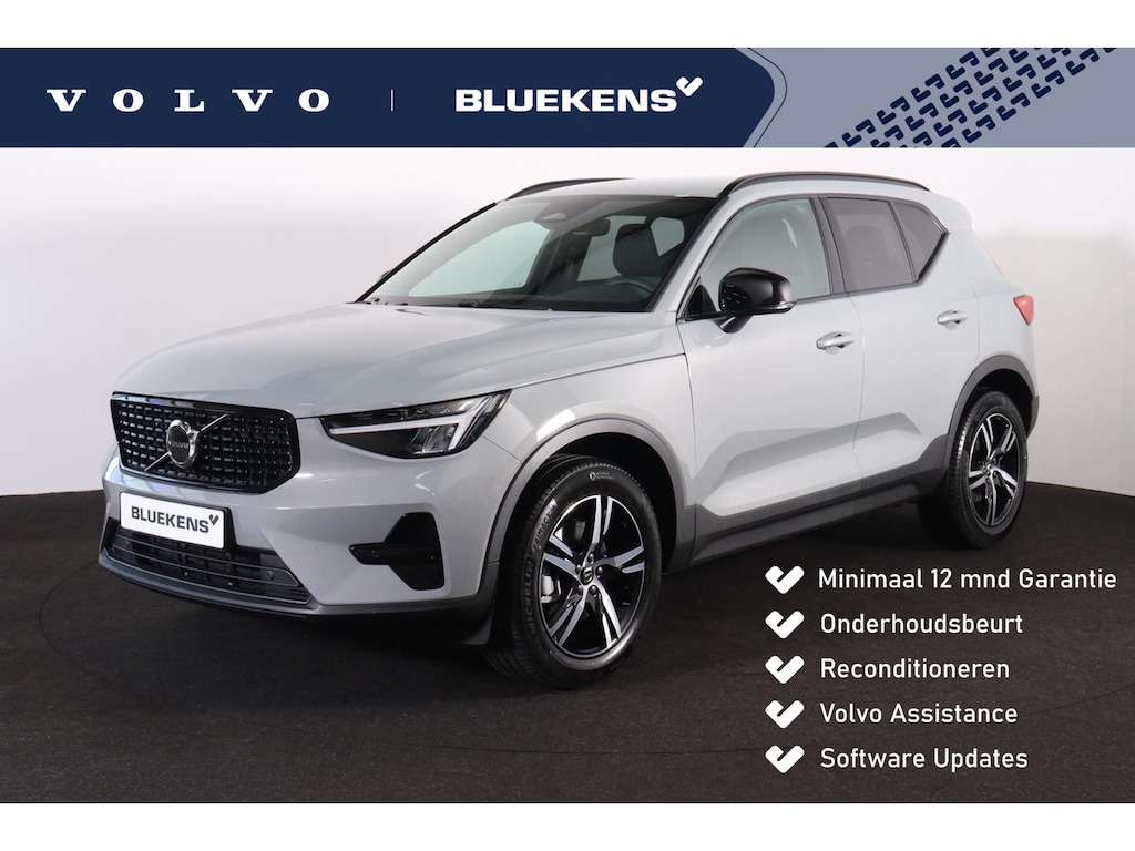 Volvo XC40 B4 Plus Dark - IntelliSafe Assist & Surround - Harman/Kardon audio - Parkeercamera achter - Verwarmde voorstoelen & stuur - Parkeersensoren voor & achter - Elektr. bedienb. voorstoelen met geheugen links - Draadloze tel. lader - Extra getint glas - Inklapbare trekhaak - 18' LMV
