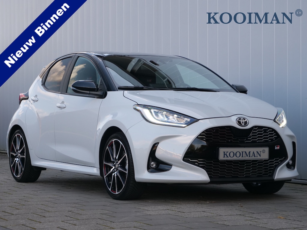 Toyota Yaris 1.5 Hybrid GR Sport 116 Pk Automaat Camera / Apple Carplay / DAB / Stoelverwarming / 18 inch