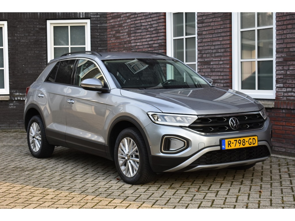 Volkswagen T-Roc Wij zijn op afspraak geopend! Graag bellen voor uw komst.