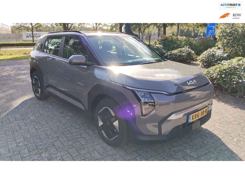 Kia EV3 Air 81.4 kWh 4874 km !! SOH= 100% trekhaak incl. BTW