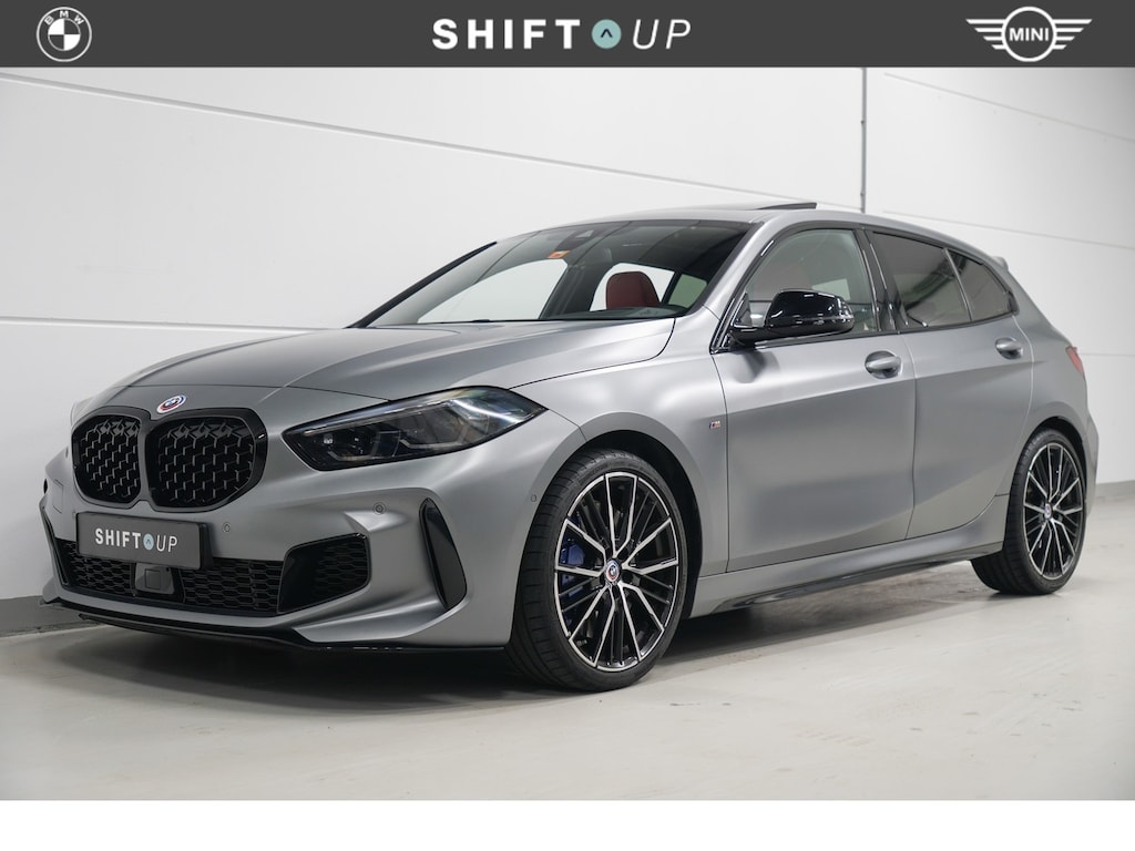 BMW 1-Serie M135i xDrive Panoramadak | Harman Kardon | Head Up | ACC | Stuurverwarming