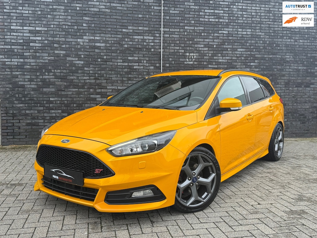 Ford Focus Wagon 2.0 ST-3 250pk|BLIS|Camera|Sony|Full Keyless|Lane assist|Full option|Deurbeschermers